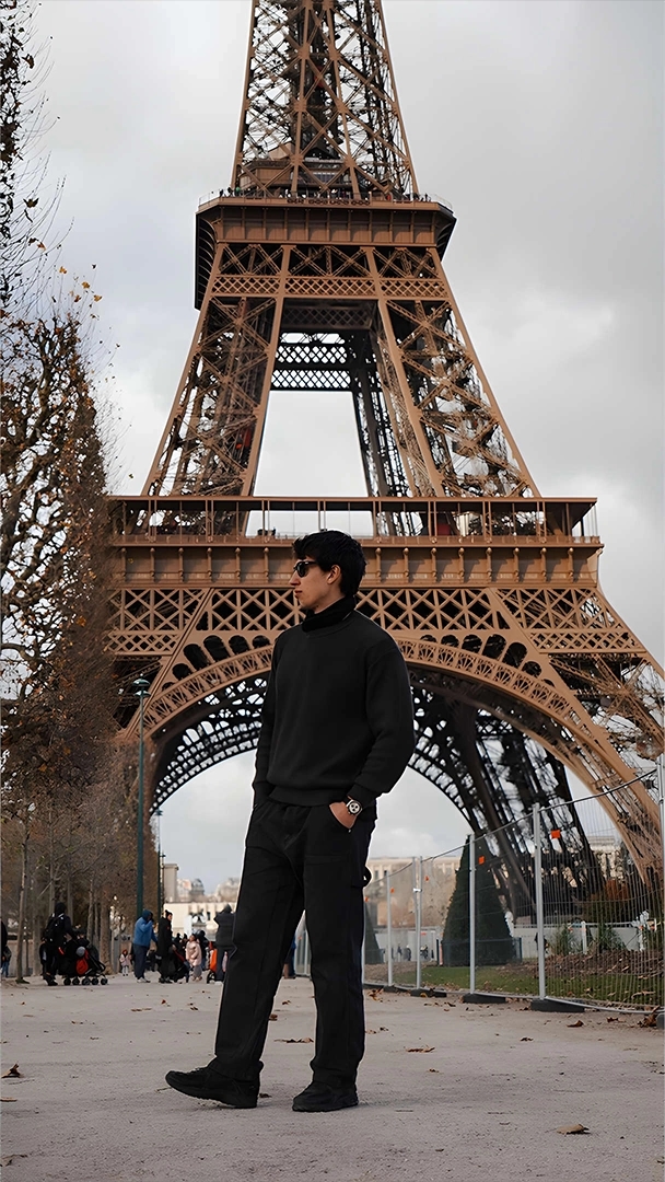 teo standing a hand in the street